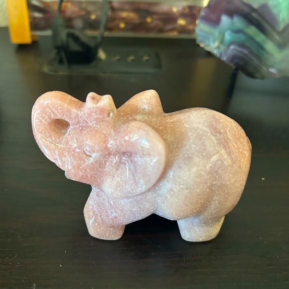 Pink Amethyst Elephant - Picture 3 of 3